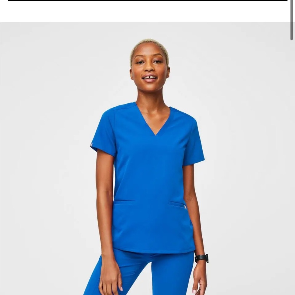 Figs Casma 3 Pocket Scrub Top